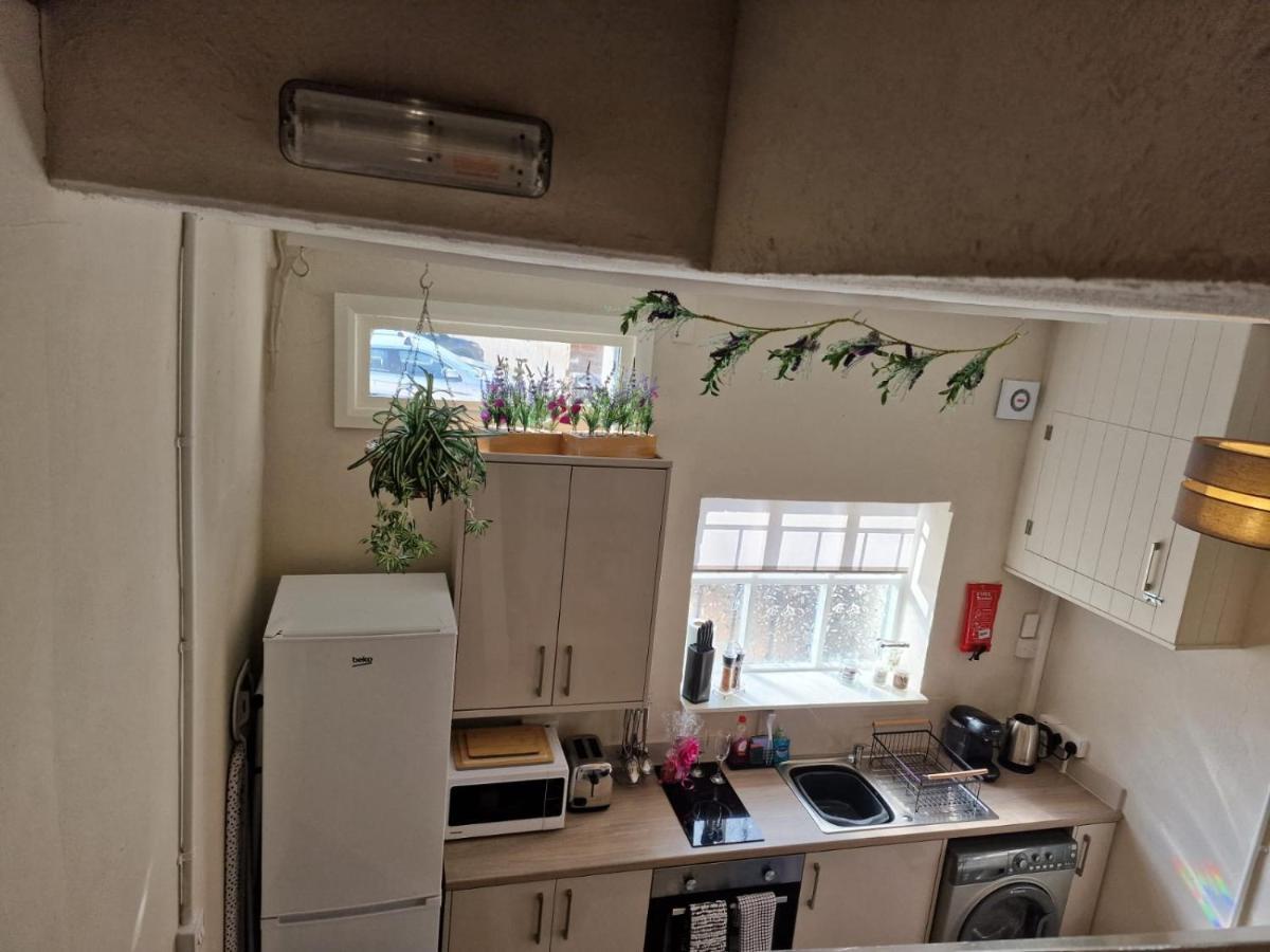 Carlisle Central, Cute Studio Appt, The Cupboard Exterior foto