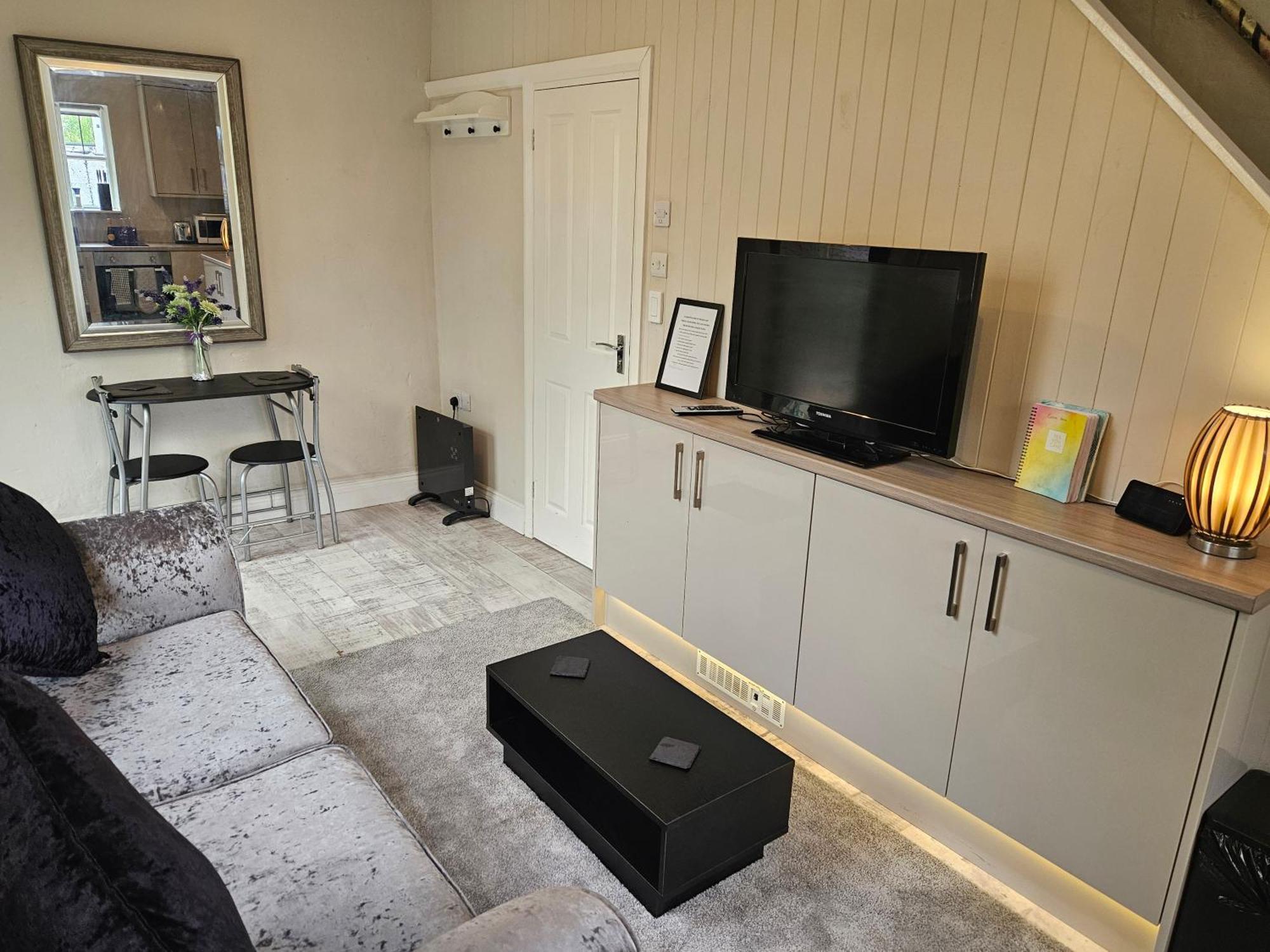 Carlisle Central, Cute Studio Appt, The Cupboard Exterior foto