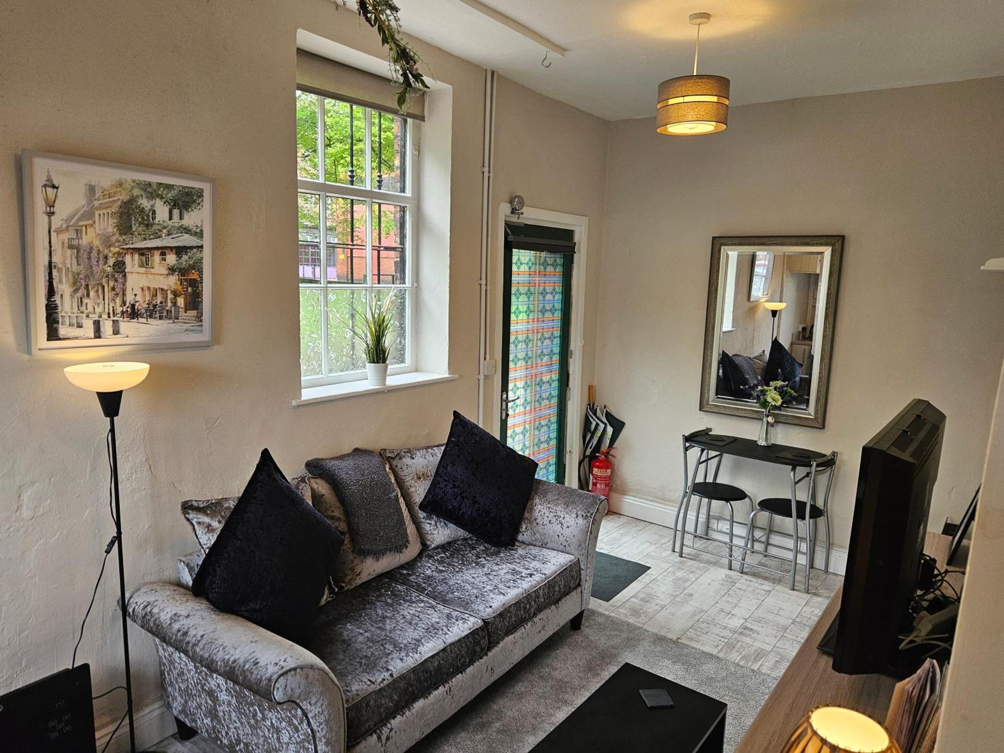 Carlisle Central, Cute Studio Appt, The Cupboard Exterior foto
